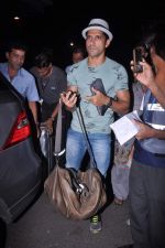 Farhan Akhtar leave for London to promote Bhaag Mikha Bhaag in Mumbai Airport on 3rd July 2013 (6).JPG