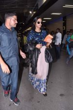 Sonam Kapoor leave for London to promote Bhaag Mikha Bhaag in Mumbai Airport on 3rd July 2013 (21).JPG