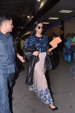 Sonam Kapoor leave for London to promote Bhaag Mikha Bhaag in Mumbai Airport on 3rd July 2013 (22).JPG