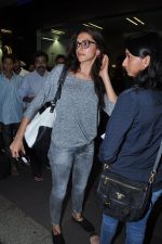 Deepika Padukone leave for IIFA Macau in Mumbai Airport on 4th July 2013 (27).JPG