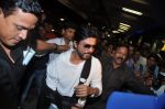 Shahrukh Khan leave for IIFA Macau in Mumbai Airport on 4th July 2013 (35).JPG