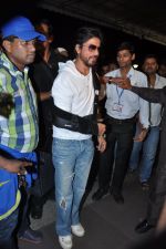 Shahrukh Khan leave for IIFA Macau in Mumbai Airport on 4th July 2013 (39).JPG
