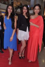 at Pond_s Femina Miss India winners launch 24kt Gold Foil Windows in Mumbai on 6th July 2013 (12).JPG