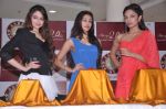 at Pond_s Femina Miss India winners launch 24kt Gold Foil Windows in Mumbai on 6th July 2013 (28).JPG