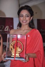 at Pond_s Femina Miss India winners launch 24kt Gold Foil Windows in Mumbai on 6th July 2013 (36).JPG