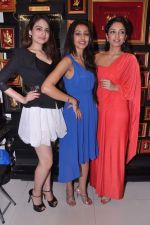 at Pond_s Femina Miss India winners launch 24kt Gold Foil Windows in Mumbai on 6th July 2013 (62).JPG