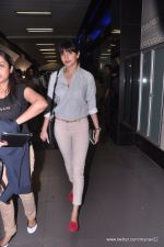Anushka Sharma arrive from IIFA awards 2013 in Mumbai Airport on 7th July 2013 (68).JPG