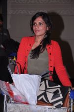 Richa Chadda arrive from IIFA awards 2013 in Mumbai Airport on 7th July 2013 (39).JPG