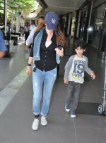 Suzanne Roshan snapped with kids in Mumbai Airport on 7th July 2013 (28).JPG