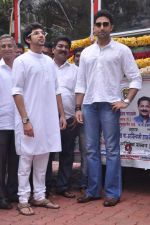 Abhishek Bachchan flags off 2 BEST buses along with Mayor of Mumbai Sunil Prabhu and Yuva Sena President Aditya Thackrey in Mayor_s Bungalow on 8th July 2013 (43).JPG