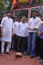 Abhishek Bachchan flags off 2 BEST buses along with Mayor of Mumbai Sunil Prabhu and Yuva Sena President Aditya Thackrey in Mayor_s Bungalow on 8th July 2013 (56).JPG