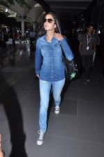 Katrina Kaif snapped at airport in Mumbai on 10th July 2013 (25).JPG