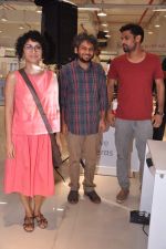 Anand Gandhi, Sohum Shah, Kiran Rao at Ship of Theseus promotion in Reliance Retail, Mumbai on 11th July 2013 (15).JPG