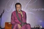Gulzar launches Bhupinder Mitali_s album in Novotel, Mumbai on 16th July 2013 (58).JPG