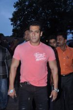 Salman Khan at Baba Siddiqui_s iftar party in Taj Land_s End, Mumbai on 21st July 2013 (42).JPG