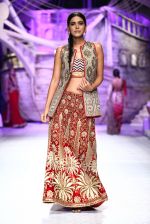 Model walk the ramp for JJ Valaya bridal show in Delhi on 23rd July 2013 (28).jpg