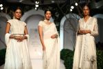 Model walk the ramp for Meera Mussafar Ali showcase 2013 bridal collection in Delhi on 24th July 2013 (3).jpg