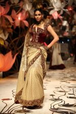 Model walks for Rohit Bal in Delhi on 26th July 2013 (26).jpg