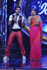 Karan Wahi, Mandira Bedi on the sets of Indian Idol Junior in Filmcity, Mumbai on 28th July 2013 (59).JPG