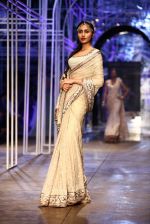 Model walks for Designer Tarun Tahiliani in Delhi on 28th July 2013 (8).jpg