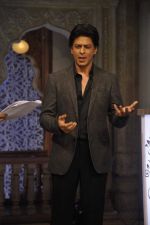 Shahrukh Khan on the sets of Diya aur Baati in Filmcity, Mumbai on 28th July 2013 (8).JPG