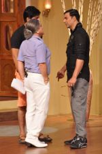 Akshay Kumar promote Once upon a time in Mumbai Dobara on the sets of Comedy Nights with Kapil in Filmcity on 1st Aug 2013 (189).JPG