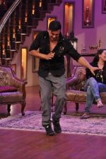 Akshay Kumar promote Once upon a time in Mumbai Dobara on the sets of Comedy Nights with Kapil in Filmcity on 1st Aug 2013 (234).JPG