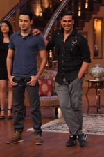 Akshay Kumar, Imran Khan promote Once upon a time in Mumbai Dobara on the sets of Comedy Nights with Kapil in Filmcity on 1st Aug 2013 (107).JPG