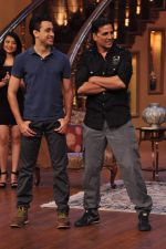 Akshay Kumar, Imran Khan promote Once upon a time in Mumbai Dobara on the sets of Comedy Nights with Kapil in Filmcity on 1st Aug 2013 (108).JPG
