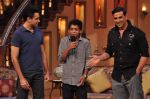Akshay Kumar, Imran Khan promote Once upon a time in Mumbai Dobara on the sets of Comedy Nights with Kapil in Filmcity on 1st Aug 2013 (120).JPG