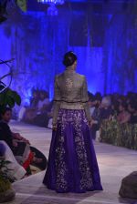 Model walk the ramp for Anamika Khanna showcases on day 2 of PCJ Delhi Couture Week on 1st Aug 2013 (75).JPG
