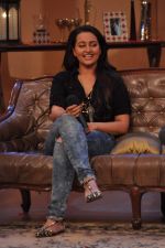 Sonakshi Sinha promote Once upon a time in Mumbai Dobara on the sets of Comedy Nights with Kapil in Filmcity on 1st Aug 2013 (147).JPG