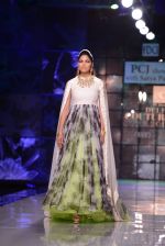 Model walk for Masaba-Satya Paul for PCJ Delhi Couture Week on 2nd Aug 2013 (18).JPG