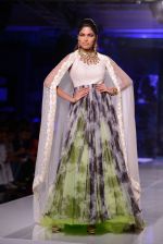 Model walk for Masaba-Satya Paul for PCJ Delhi Couture Week on 2nd Aug 2013 (20).JPG