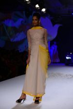Model walk for Varun Bahl_s show for Audi at PCJ Delhi Couture Week on 2nd Aug 2013 (102).JPG