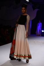 Model walk for Varun Bahl_s show for Audi at PCJ Delhi Couture Week on 2nd Aug 2013 (92).JPG