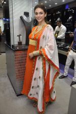 Aditi Rao Hydari launches Dwarkadas Chandumal Store in Mumbai on 3rd Aug 2013 (72).JPG