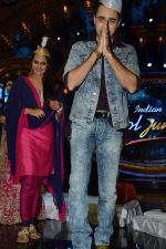 Imran Khan, Sonakshi Sinha on the sets of Indian Idol Junior Eid Special in Mumbai on 4th Aug 2013 (30).JPG