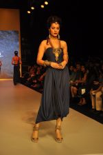Model walks for Apala by Sumit for IIJW 2013 in  Mumbai on 4th Aug 2013 (40).JPG