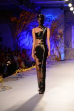 Model walks for Gaurav Gupta at PCJ Delhi Couture Week 2013 on 4th Aug 2013 (70).JPG