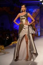 Model walks for Gaurav Gupta at PCJ Delhi Couture Week 2013 on 4th Aug 2013 (73).JPG