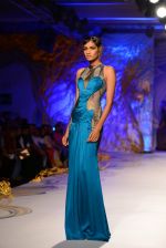 Model walks for Gaurav Gupta at PCJ Delhi Couture Week 2013 on 4th Aug 2013 (83).JPG