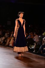Model walks for Manish Malhotra show at PCJ Delhi Couture Week 2013 on 4th Aug 2013 (159).JPG
