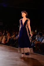 Model walks for Manish Malhotra show at PCJ Delhi Couture Week 2013 on 4th Aug 2013 (160).JPG