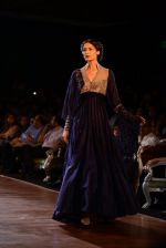Model walks for Manish Malhotra show at PCJ Delhi Couture Week 2013 on 4th Aug 2013 (164).JPG