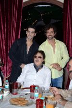 Hrithik Roshan, Zayed Khan, Sanjay Khan at Sanjay and Zareen Khan_s Iftar party in Sanjay Khan_s Residence, Mumbai on 6th Aug 2013 (291).JPG