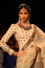 Model walk the ramp for Golecha Jewels on Day 3 of IIJW 2013 on 6th Aug 2013 (1).JPG