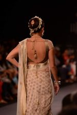 Model walk the ramp for Golecha Jewels on Day 3 of IIJW 2013 on 6th Aug 2013 (11).JPG