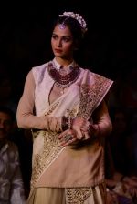 Model walk the ramp for Golecha Jewels on Day 3 of IIJW 2013 on 6th Aug 2013 (12).JPG