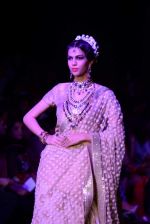 Model walk the ramp for Golecha Jewels on Day 3 of IIJW 2013 on 6th Aug 2013 (13).JPG